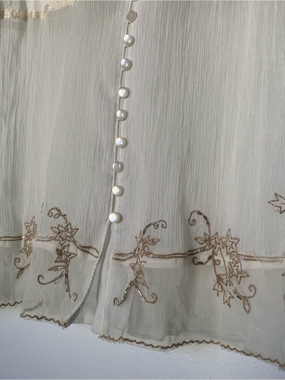 Oasis Two-Tone Ivory & Cream Button-Front Lace Trim Top - Picture 5 of 6